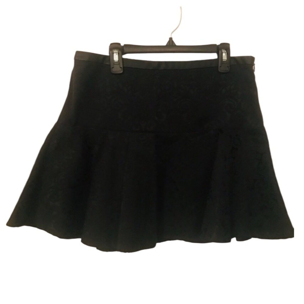 🌸 Black Express Peplum Hem Skirt - Picture 1 of 7